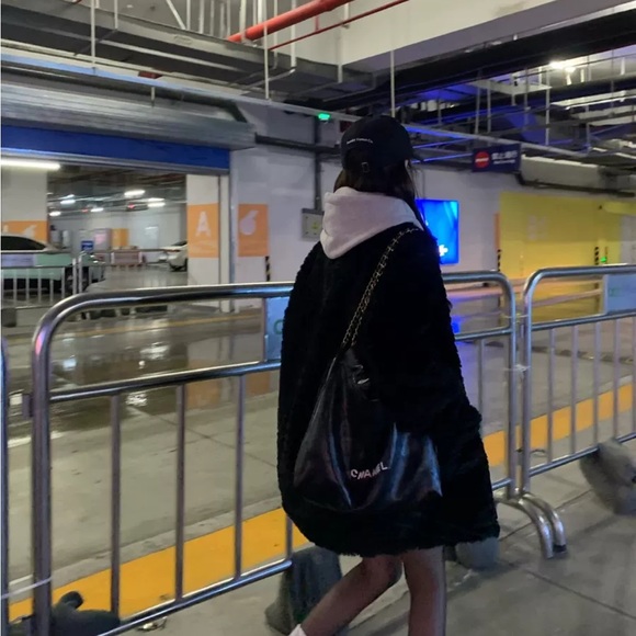 Black coat - Picture 3 of 4